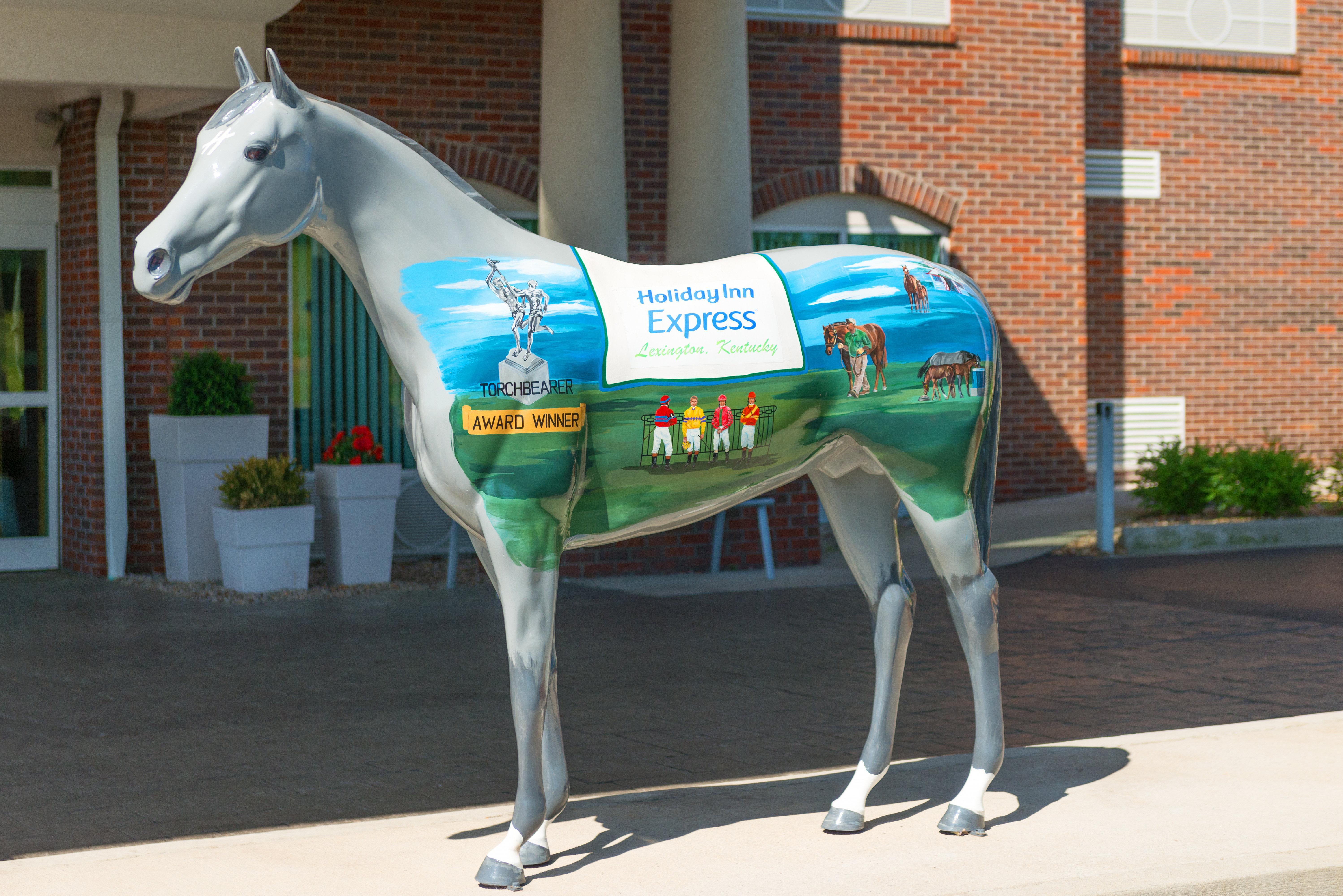 Holiday Inn Express & Suites Lexington Downtown Area-Keeneland By Ihg Exterior photo