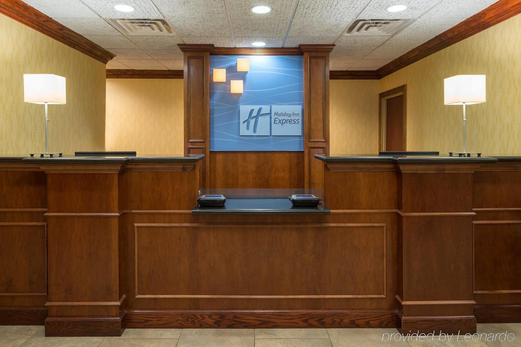 Holiday Inn Express & Suites Lexington Downtown Area-Keeneland By Ihg Exterior photo